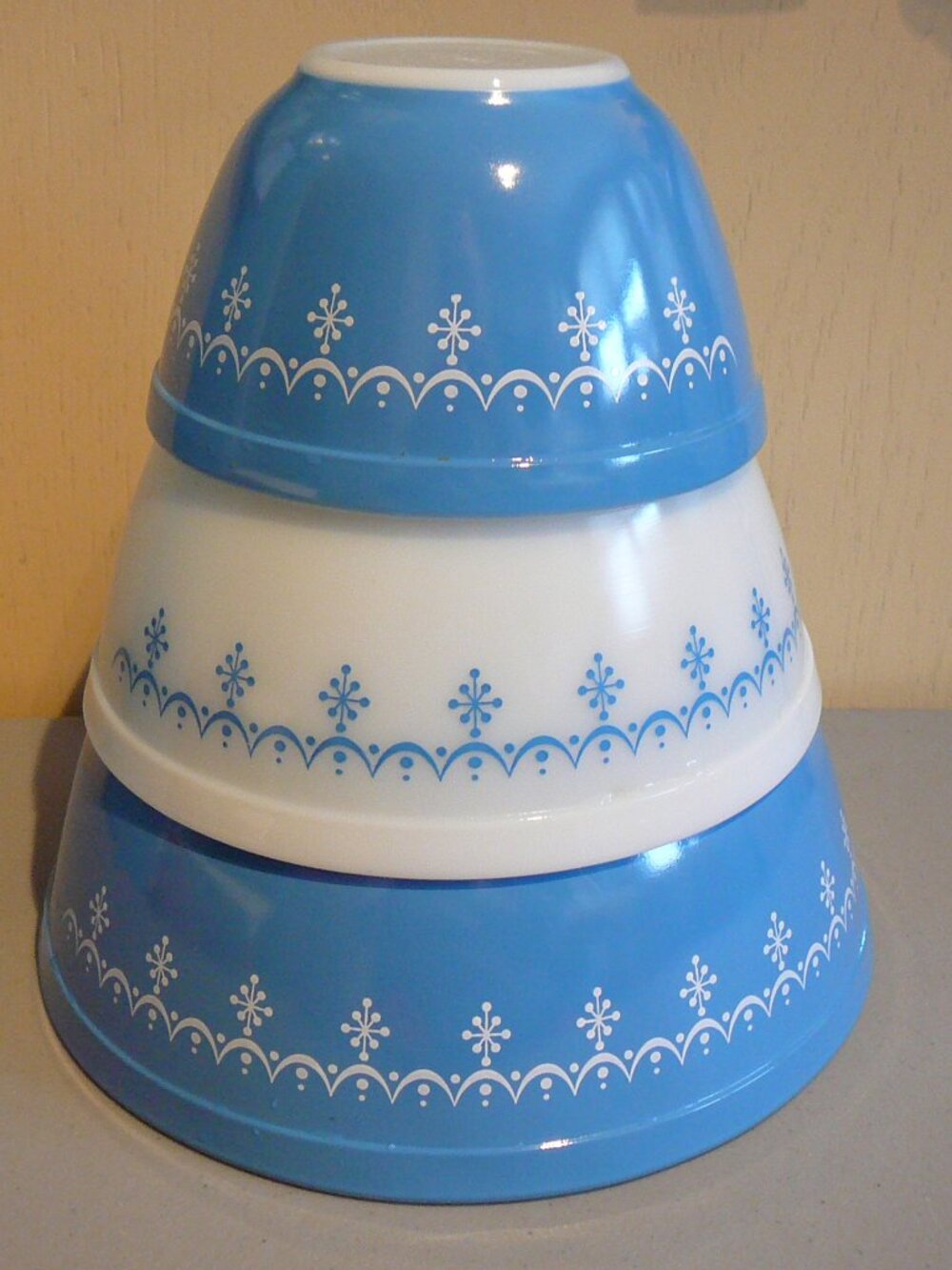 3 Pyrex Blue Garland Snowflake Blue Mixing Bowls 401 402 403